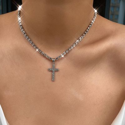 Sexy Rhinestones Cross Pendant Necklace Choker for Outgoing